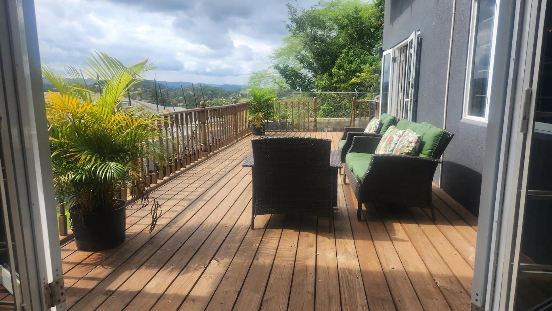 Beautiful Battersea Lodge Mandeville