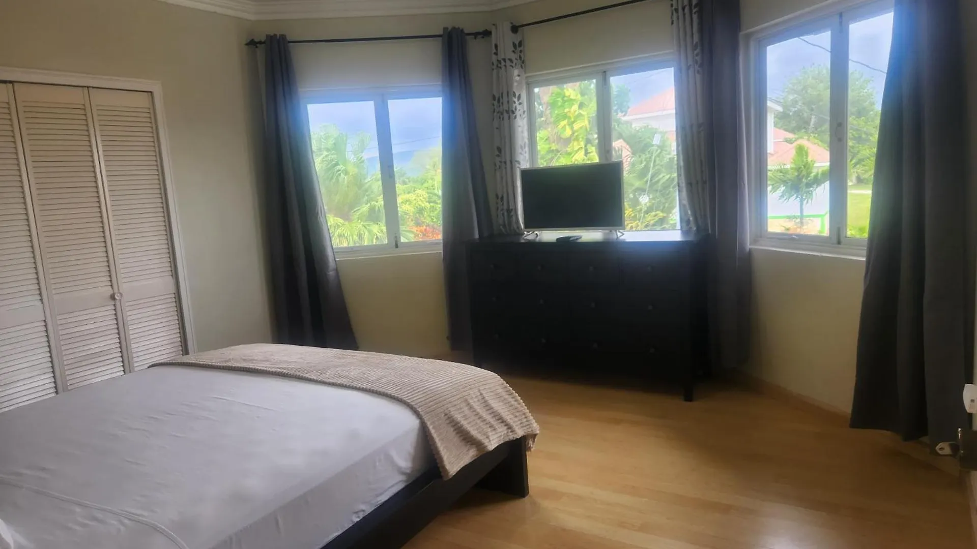 Beautiful Battersea Lodge Mandeville Jamaica